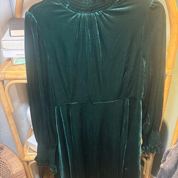 Baltic Born Tina Velvet Emerald Dress - Picture 3 of 6